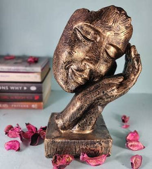 Abstract Resting Face Sculpture – Modern Decorative Accent